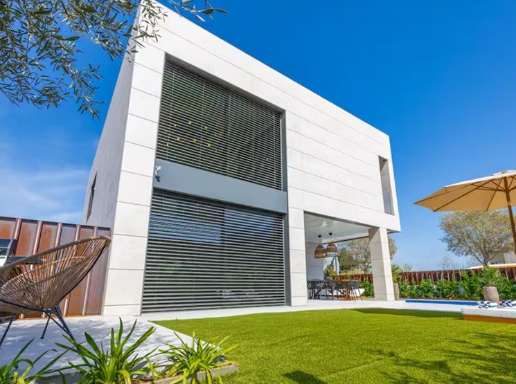 Fachada ventilada para hospitales y clínicas en Blanes y resto de Girona