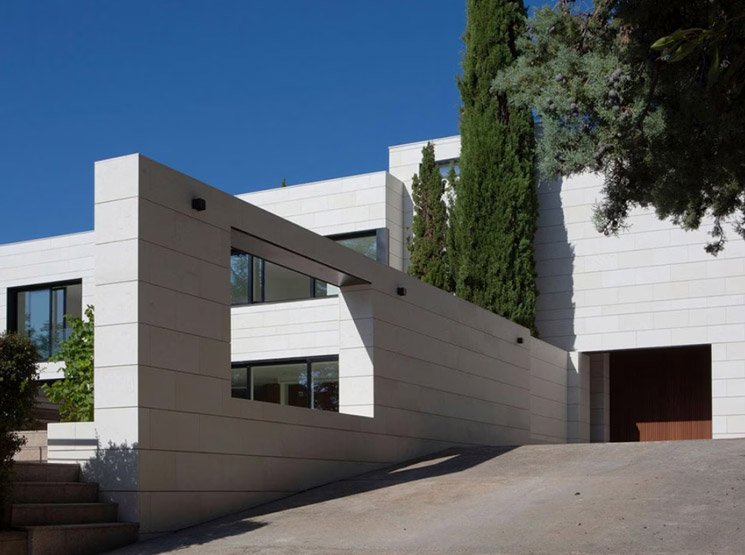 Rehabilitación de fachada con andamios y permisos en Sant Josep de sa Talaia