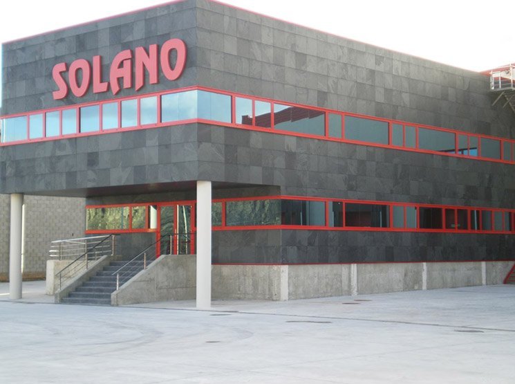 Reparar zócalo deteriorado en fachada SATE en Teguise y resto de Las Palmas