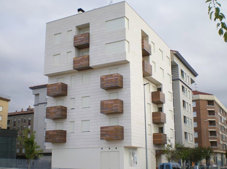 Ruido por viento en fachada ventilada solución en Colmenar Viejo y resto de Madrid